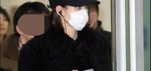 水原希子涉嫌秘密抵達韓國，YG娛樂的工作人員有到機場接機。