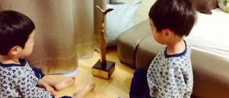李輝在愛妻大秀夫妻恩愛 曬出老公「KBS演藝大賞」獎盃