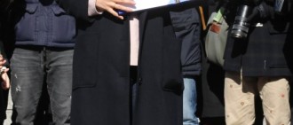 朴信惠在畢業典禮上獲得功勞奬
