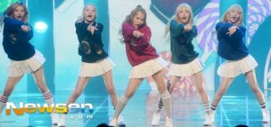 【照片】Red Velvet在《M COUNTDOWN》喜奪冠軍杯