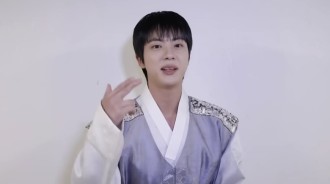 BTS的Jin以傳統韓服驚艷中秋問候粉絲