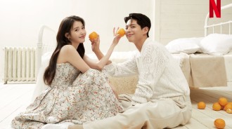 IU & Park Bo Gum 在新「當生活給你橘子時」情侶照拍攝中大放異彩