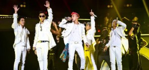Big Bang酷炫表演點燃新加坡 G-Dragon公開回歸計劃