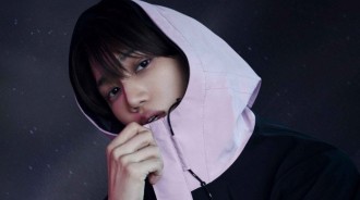 EXO成員KAI服裝畫報公開，變身“虛擬世界中的神秘少年”