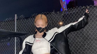 Jennie金珍妮公開“科切拉音樂節”近況，身穿露背裝，大秀美背