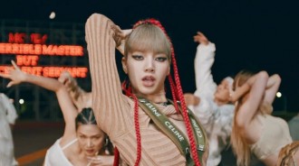 BLACKPINK LISA新曲《MONEY》的MV的播放量突破1億次！