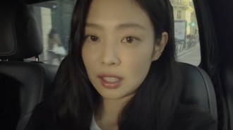 BLACKPINK JENNIE在巴黎時裝週展現獨特造型！"強勢氣場，希望拍得漂亮"