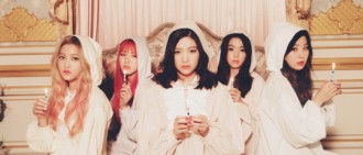 Red Velvet，翻唱所屬經紀公司老闆李秀滿的「玫瑰花香隨風飄舞」