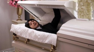 BTS田柾國在MV裡使用的棺材賣完了！？詭異現象成為話題