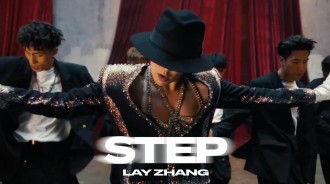 EXO的Lay在官方舞蹈MV中展示了他的“STEP”