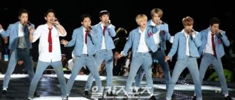 EXO，演唱「LOVE　ME LIGHT」與粉絲們互動