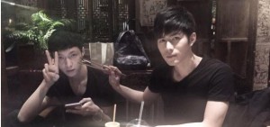 EXO LAY和陳學冬公開合照，「是吃讓兩個人走到了一起？」