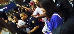少女時代在馬來西亞機場被Fans包圍並幾乎受傷