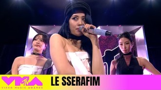 LE SSERAFIM表演「1-800-hot-n-fun」+「Crazy」在「2024 MTV VMA Pre-Show」