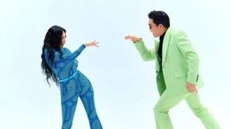 PSY公開了與MAMAMOO華莎的合作曲《現在》表演預告，展現復古情侶舞