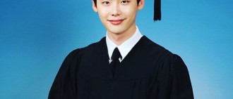 李鍾碩畢業照公開 戴上學士帽的男神