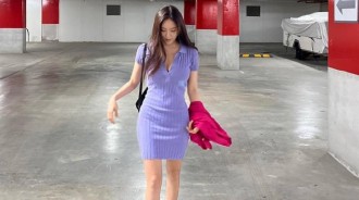 T-ara孝敏，恰到好處的V領修身裙，纖細長腿，34歲婀娜多姿的身材