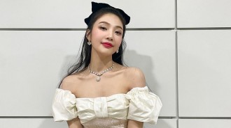 [Red Velvet][新聞]220103 JOY用光滑的肩 線+白皙的皮膚展現優雅性感美