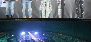 SHINee登上東京巨蛋舞台 10萬粉絲一起狂歡