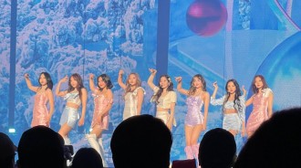 疫情下的新式演唱會呼應！TWICE，用掌聲和應援棒填滿空白的2年