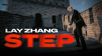 EXO的Lay在《STEP》MV中漫步長城