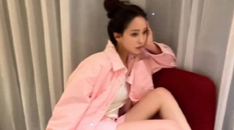 T-ara孝敏秀纖細美腿，炫耀自信性感的魅力