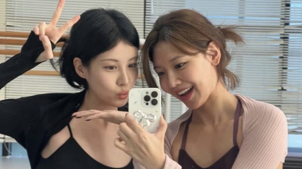 少女時代徐玄與秀英優雅芭蕾練習照驚艷全場 - SeoulSunday.com